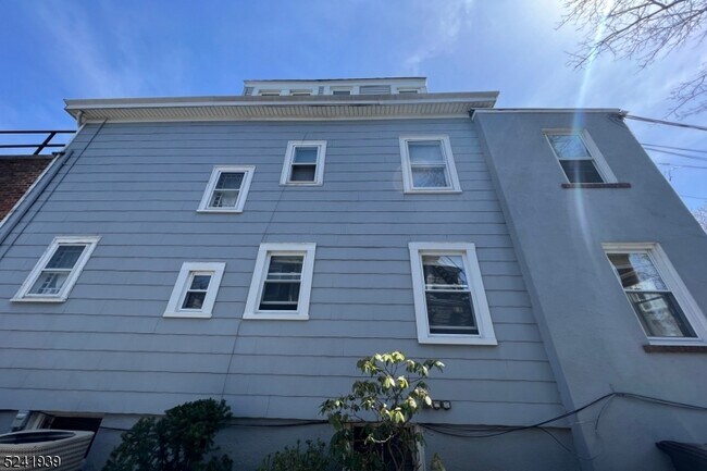 Building Photo - 206 Bellevue Ave