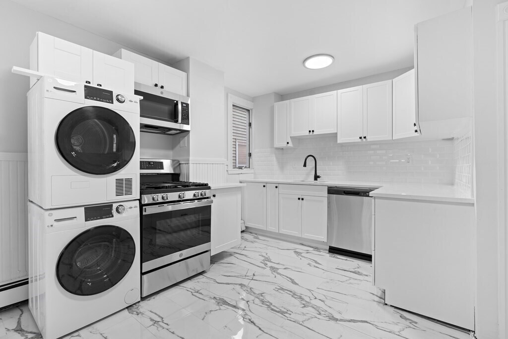 Primary Photo - 35 Newport St