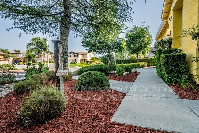 Building Photo - 38669 Clearbrook Dr
