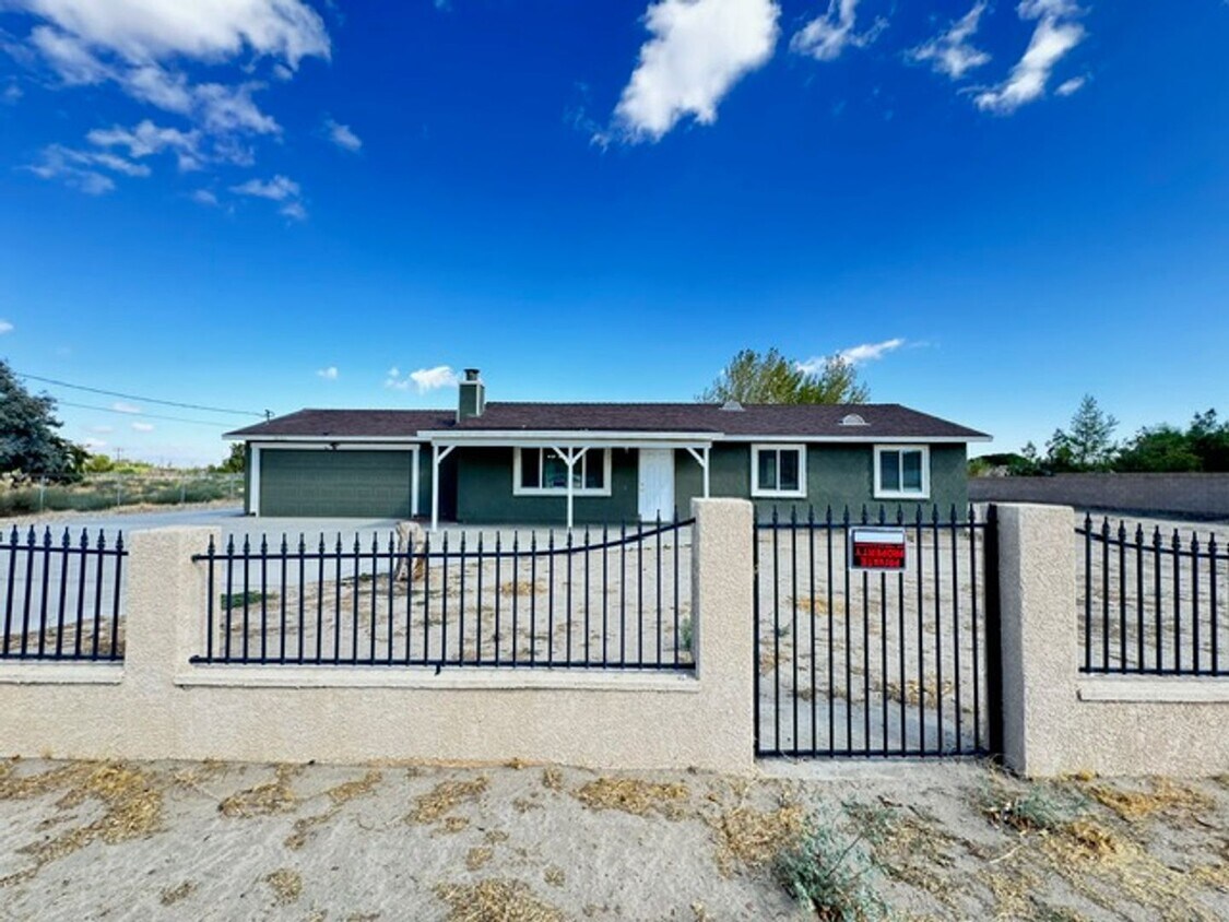 Nicely Remodeled 3 + 2 Ranch- Style Home - Nicely Remodeled 3 + 2  Ranch- Style Home