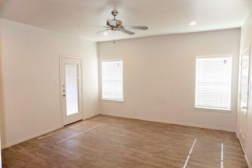 Foto del edificio - 12008 Englewood Ave