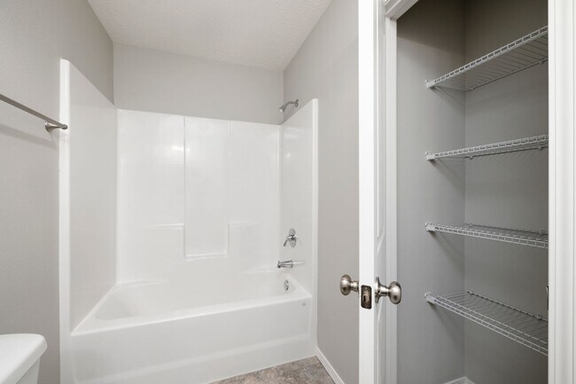 Foto del edificio - Spacious 3 Bedroom Duplex in Monte Cristo