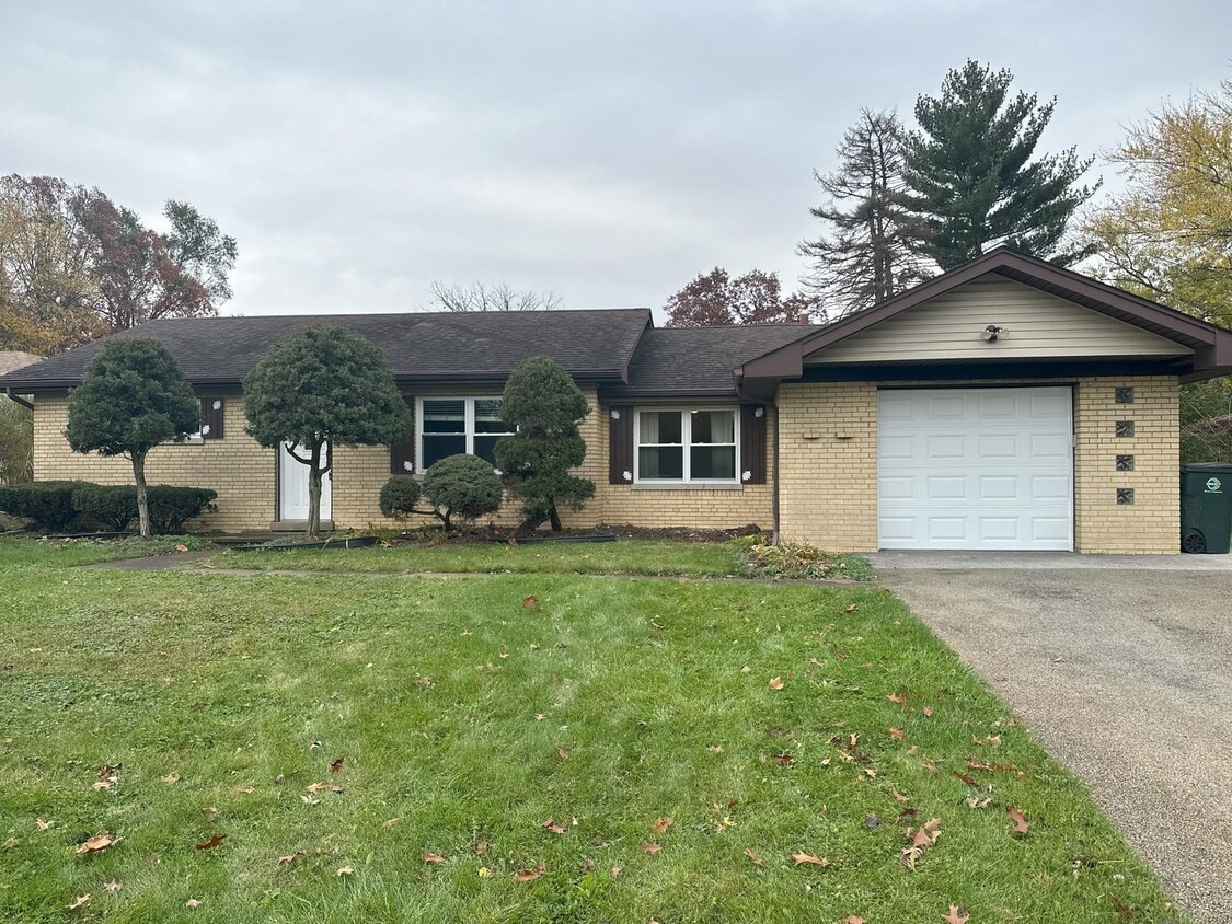 Foto principal - 16W311 94th Pl