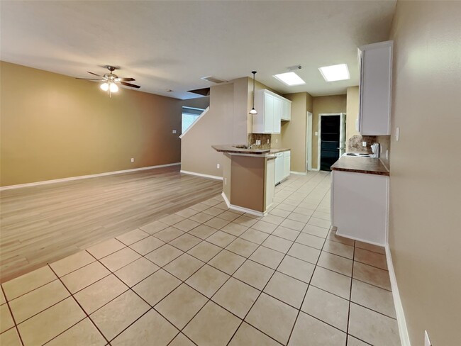 Building Photo - 6220 Stoney Creek Dr