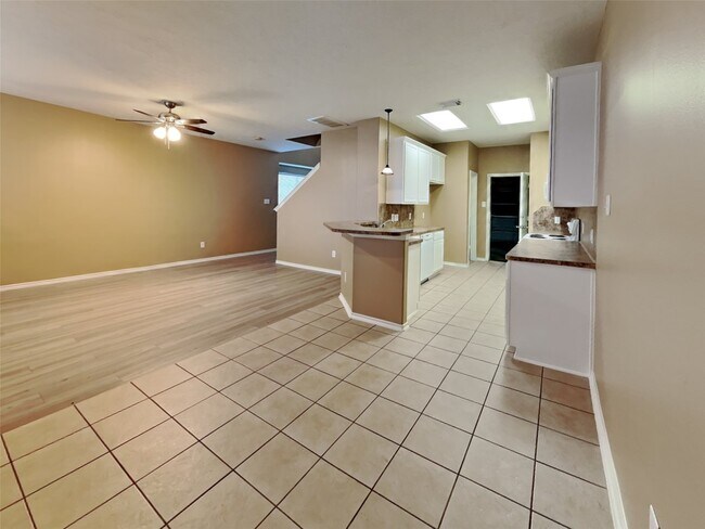 Foto del edificio - 6220 Stoney Creek Dr