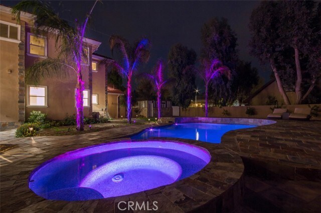 Foto del edificio - 10062 Valley Circle Blvd