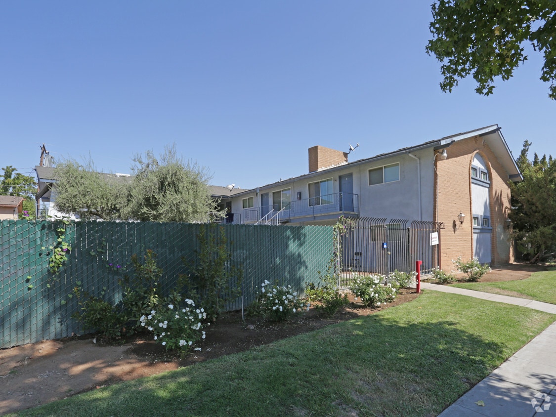 3333 E Fairmont Ave, Fresno, CA 93726 Apartments in Fresno, CA