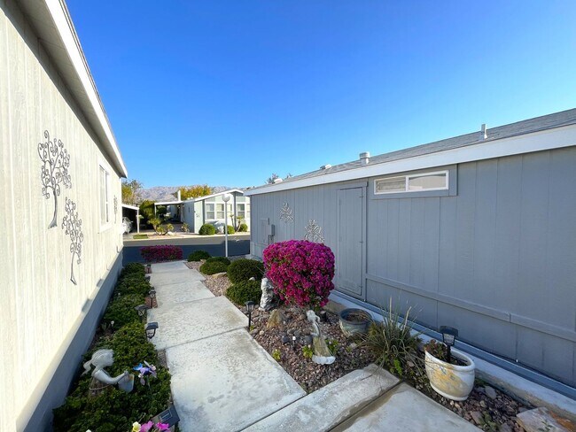 Foto del edificio - AVAILABLE NOW! CHARMING 2 Bed 2 Bath Home ...