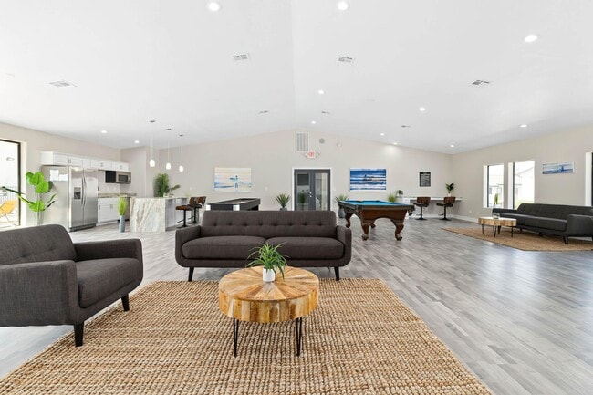 Interior Photo - Tides on Timberglen