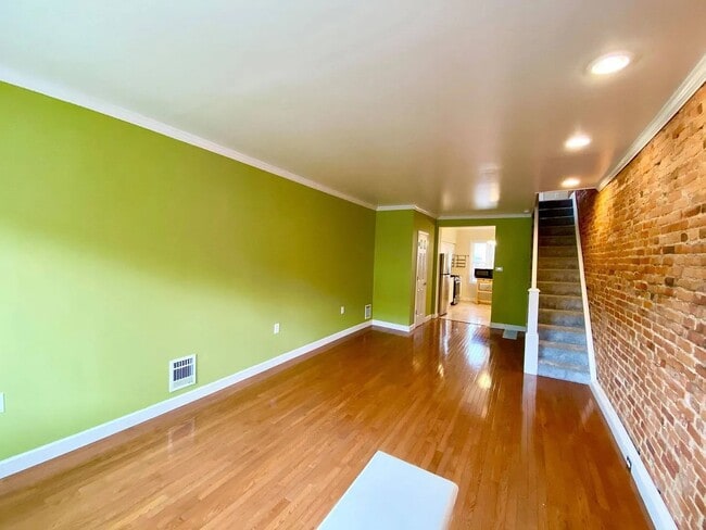 Building Photo - 305 S Lehigh St