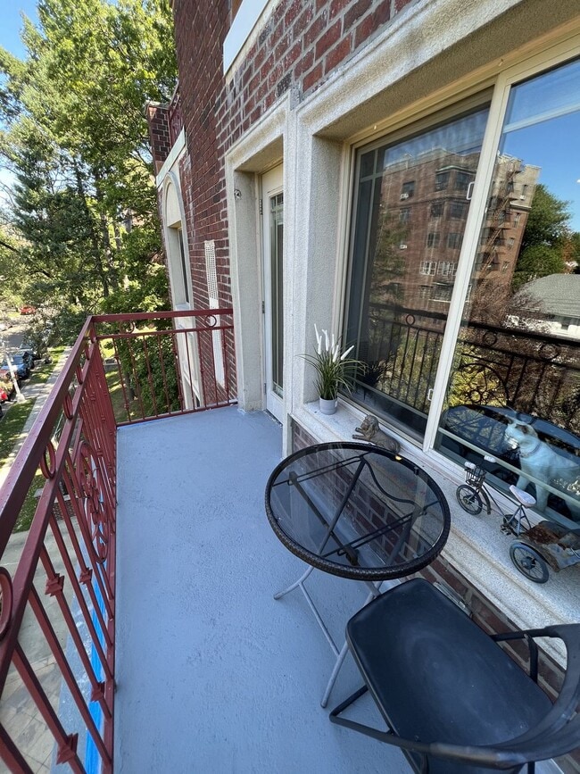 Building Photo - 17012 Highland Ave