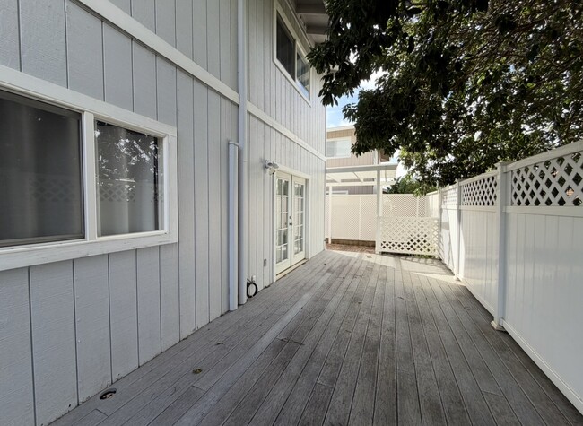 Building Photo - 99-404 Uhaloa St