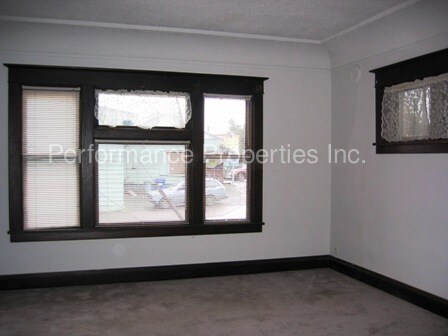 Building Photo - 429 SE 28th Ave