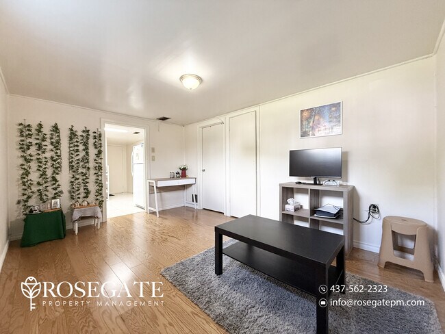 Photo du bâtiment - Pet-Friendly, All-Inclusive 1-Bedroom Corner Basement Apartment with Internet – Scarborough