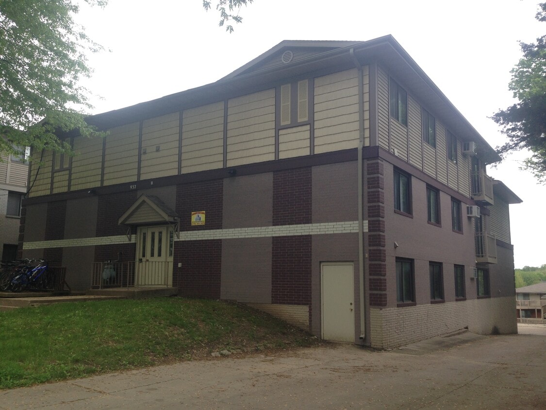 932 E Washington St, Iowa City, IA 52240 Apartments Iowa City, IA