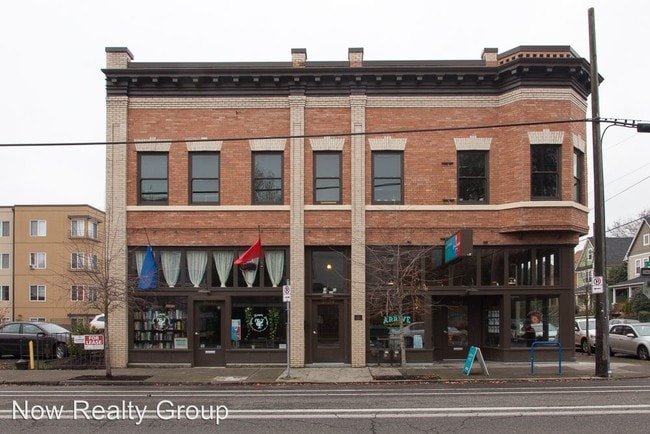 Building Photo - 3037 N Williams Ave