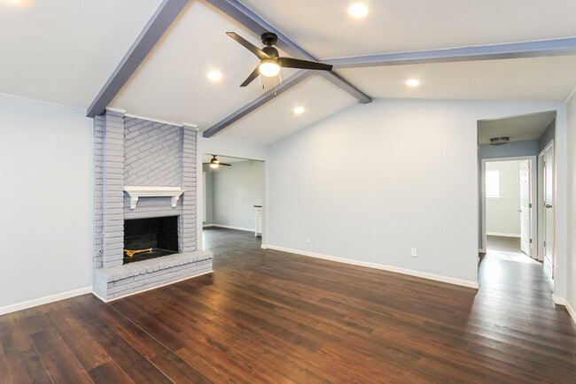 Building Photo - 510 Ridgegate Dr