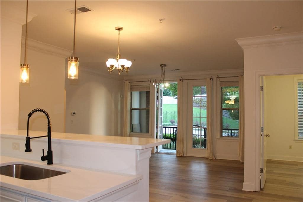 Foto principal - 901 Abernathy Rd NE