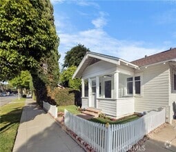 Building Photo - 118 E Palm Ave