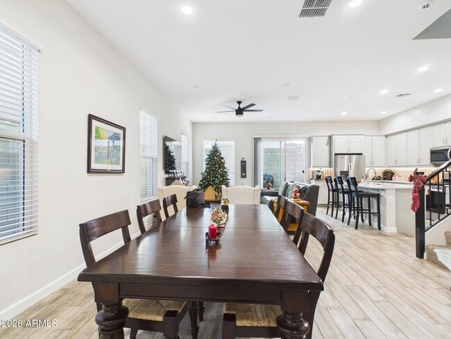 Foto del edificio - 4854 E Helena Dr