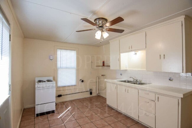 Building Photo - 2-Bedroom 1- Bathroom Home