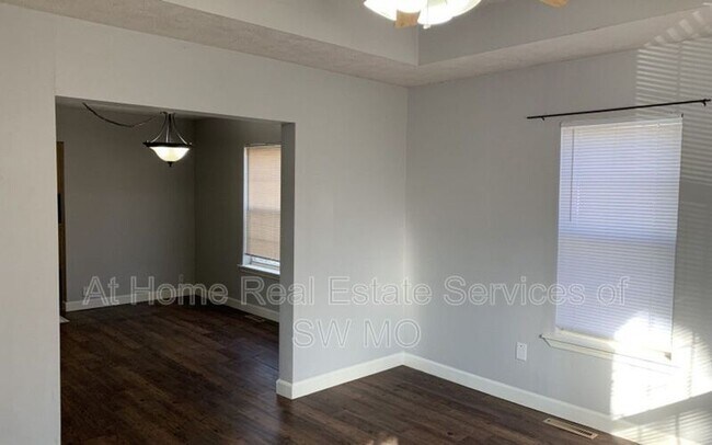 Building Photo - 641 S Broadway Ave