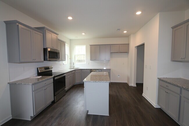Building Photo - 2114 Everly Dr
