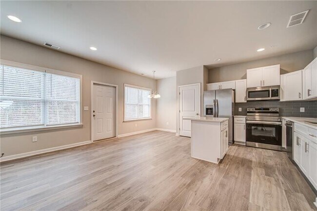 Building Photo - 8319 Triple Crown Dr