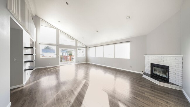 Building Photo - 2 Bed 2.5 Bath - Mowing Included - Pet Friendly - NAS Whidbey