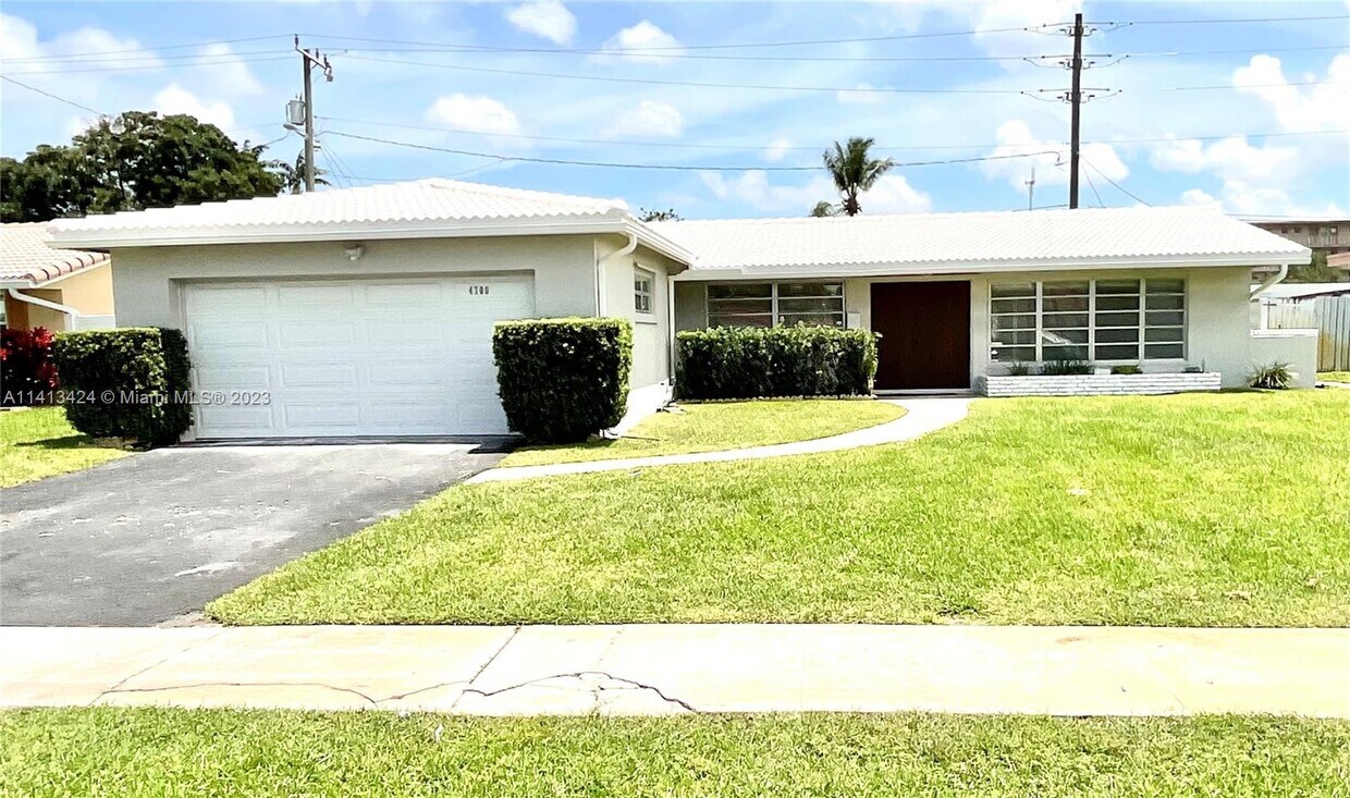 Foto principal - 4700 Adams St
