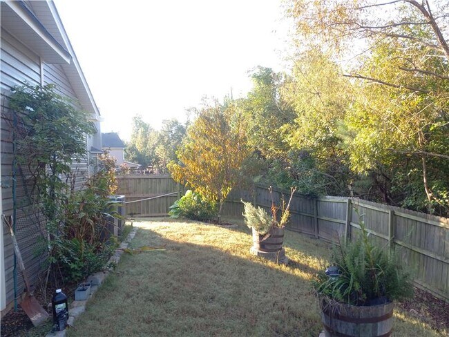 Building Photo - 2789 Huntcliffe Dr