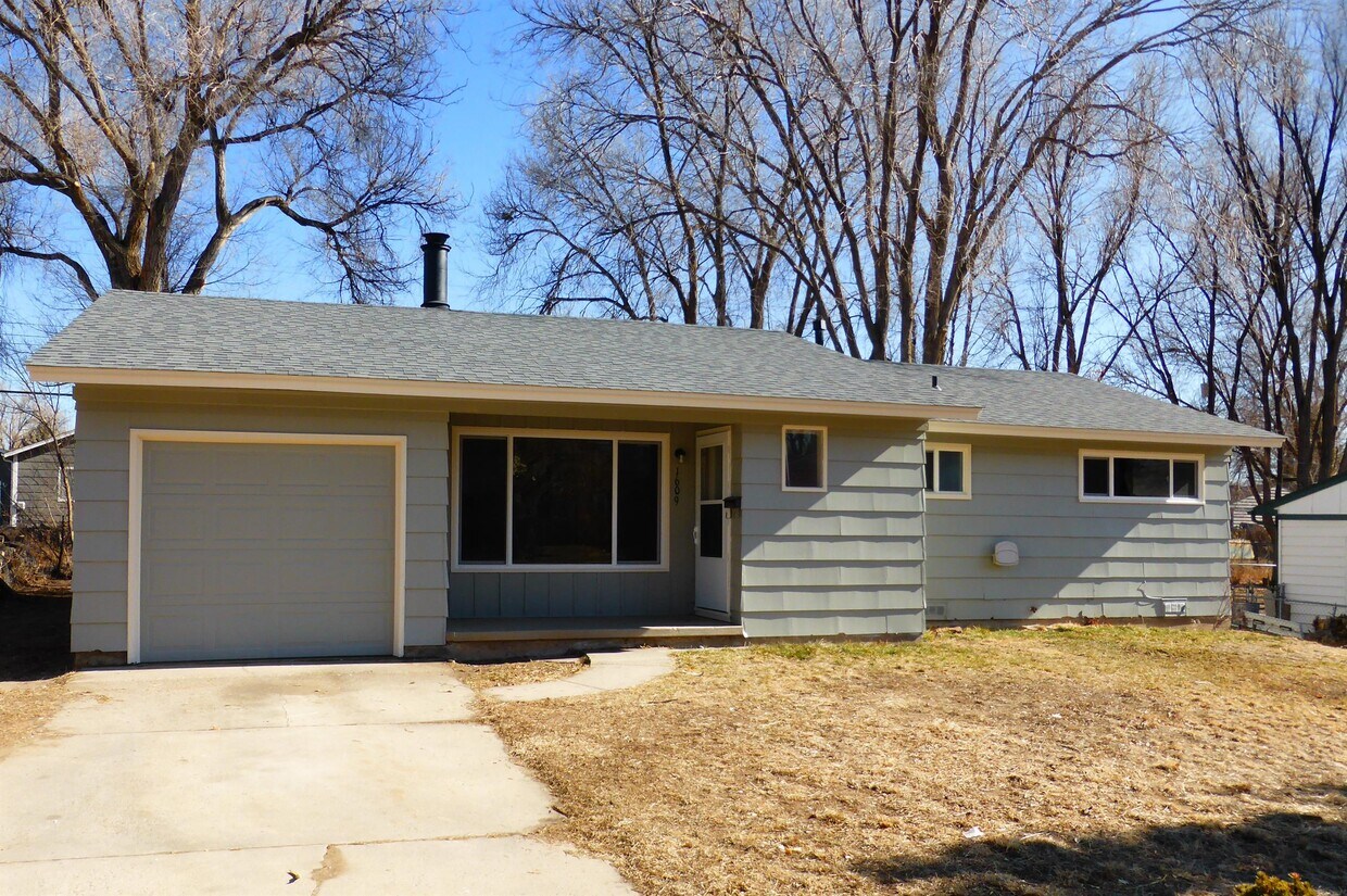 Primary Photo - 1609 Widefield Dr