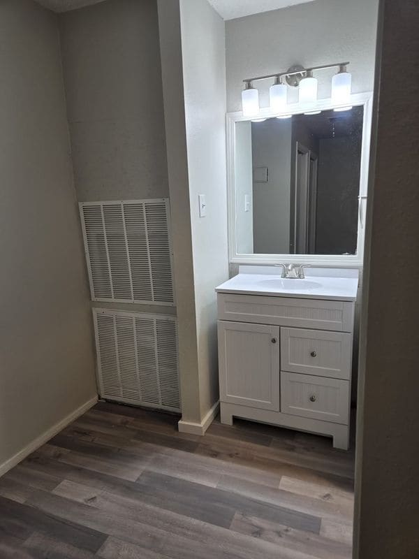 Building Photo - 2620 Ektom Dr