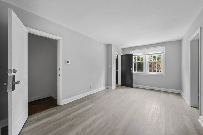 Foto del edificio - 6151 Chinquapin Pkwy