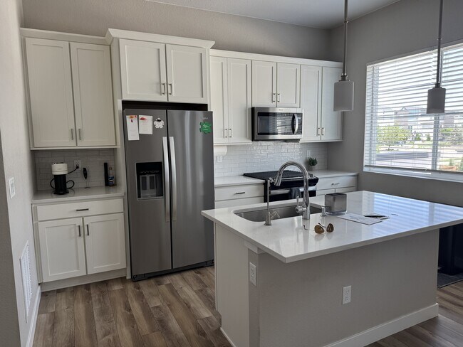 Foto del edificio - 1566 W 67th Dr