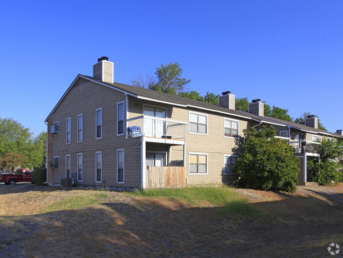 Building Photo - Fourplex