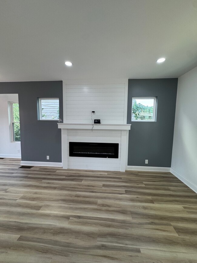 Building Photo - 611 Siebert St