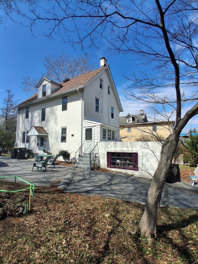 Building Photo - 325 S Valley Forge Rd