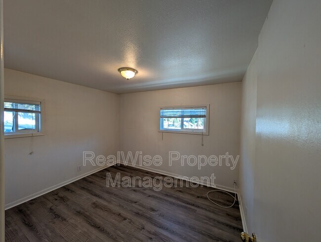 Foto del edificio - 203 NW Pine St