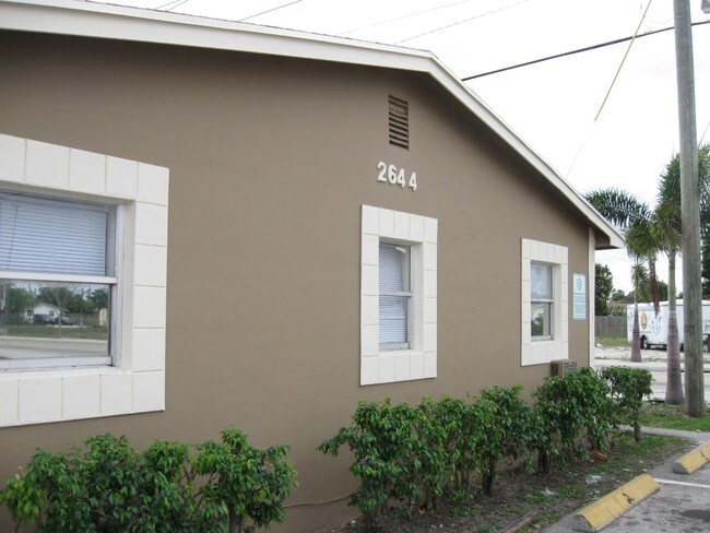 Building Photo - 2701 NW 1st Ct