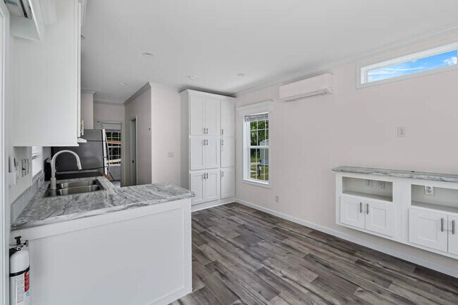 Building Photo - 70 Solar Ct