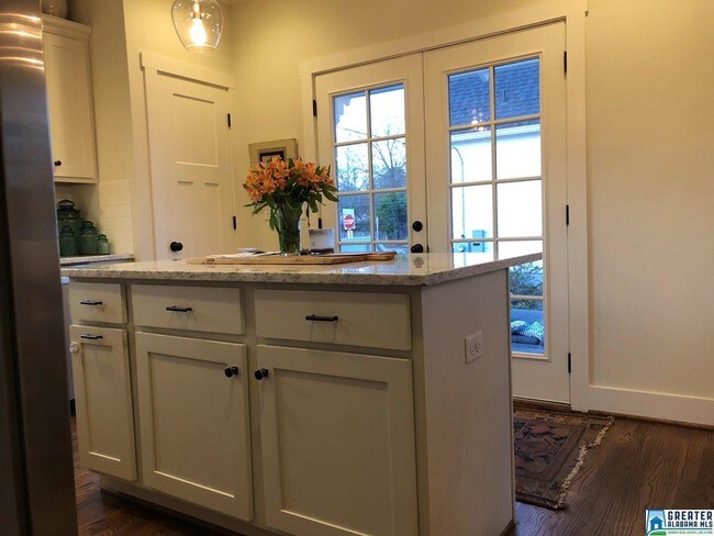 Building Photo - 3 bedroom in Homewood AL 35209