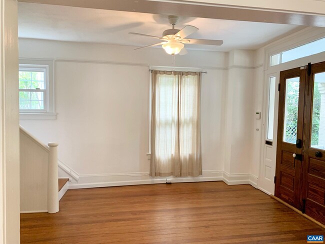 Building Photo - 403 Hedge St