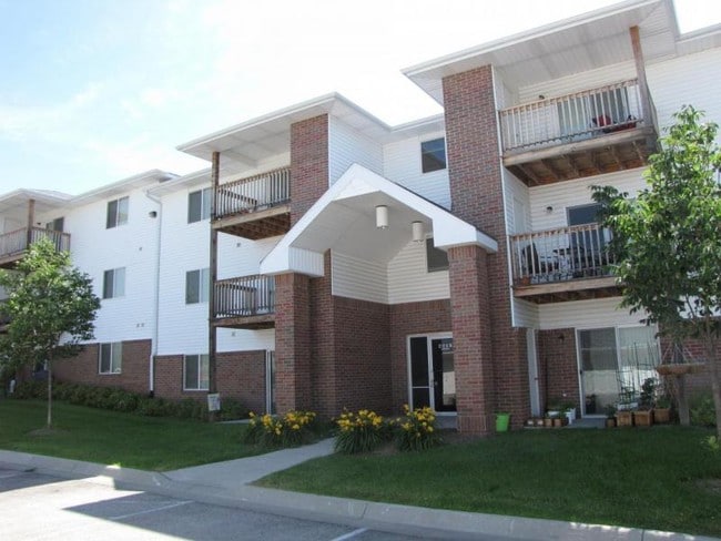 Building Photo - Highland Meadows