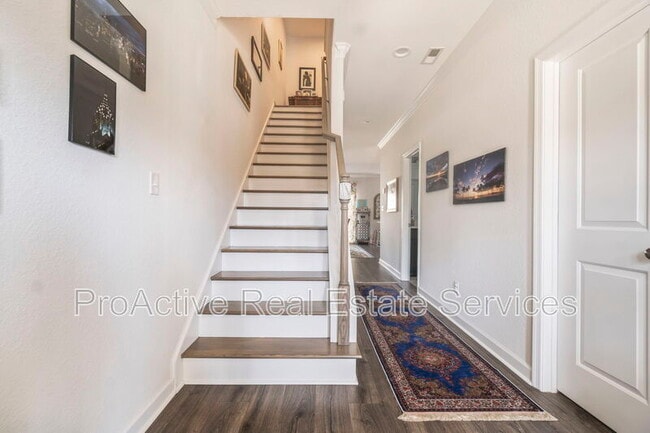 Building Photo - 3630 Buckingham St