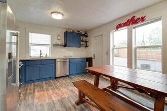 Building Photo - 514 NW Harriman St