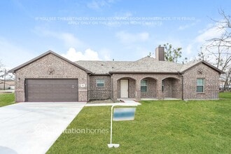 Building Photo - 405 E Aimee St