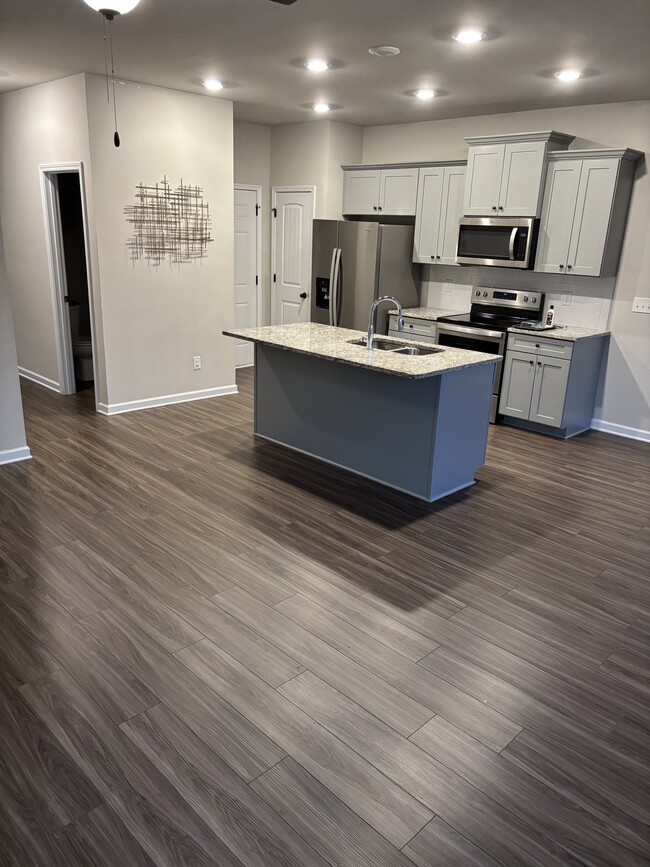 Building Photo - 7107 Chara Ln SW