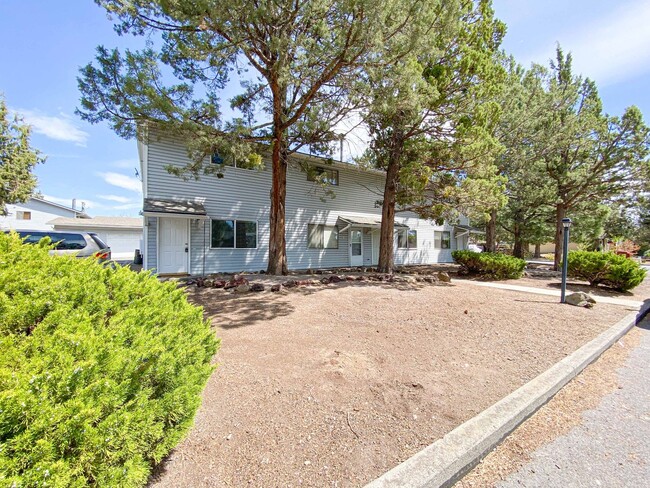 Foto del edificio - Affordable Two Bed w/ Garage in heart of Bend