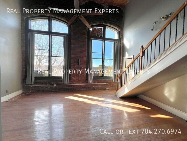 Photo - 201 S Hoskins Rd Apartment